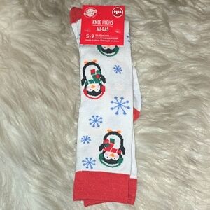 Penguin socks knee high Christmas 5-9 shoe size new nwt
